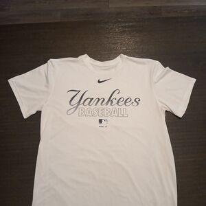 Nike White Yankees Baseball Short Sleeve Tee